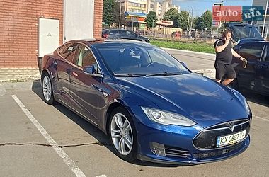 Tesla Model S 2015