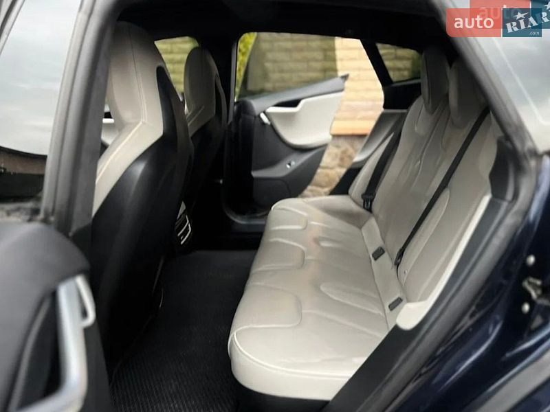 Лифтбек Tesla Model S 2014 в Виннице