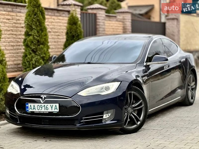 Лифтбек Tesla Model S 2014 в Виннице