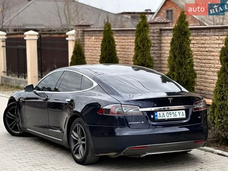 Лифтбек Tesla Model S 2014 в Виннице