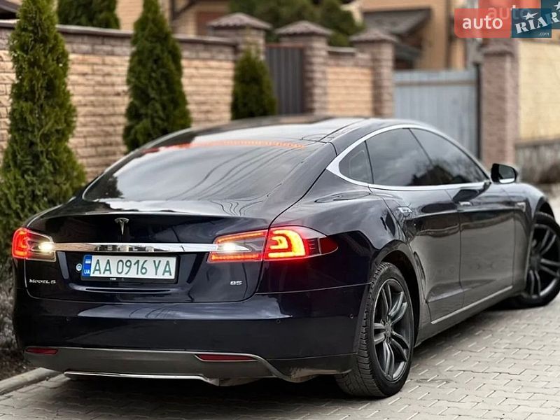 Лифтбек Tesla Model S 2014 в Виннице