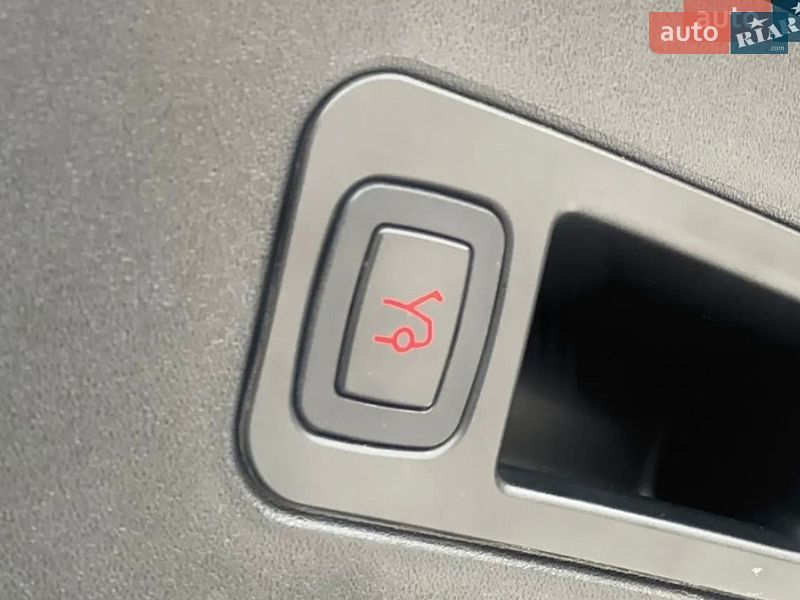 Лифтбек Tesla Model S 2014 в Виннице