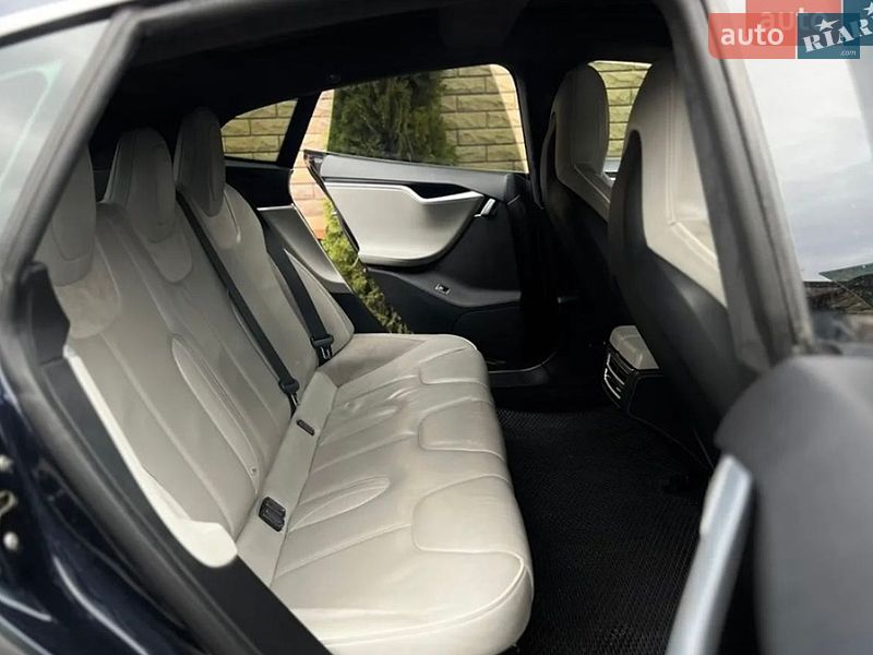 Лифтбек Tesla Model S 2014 в Виннице