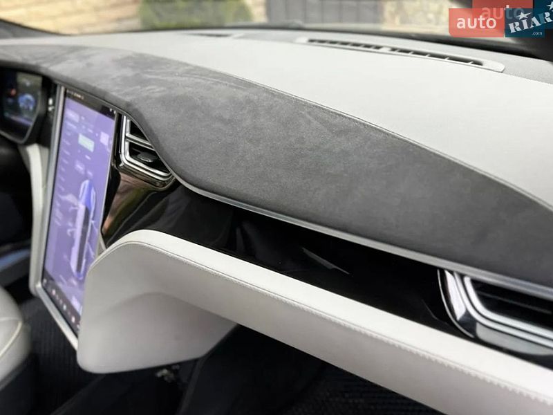 Лифтбек Tesla Model S 2014 в Виннице