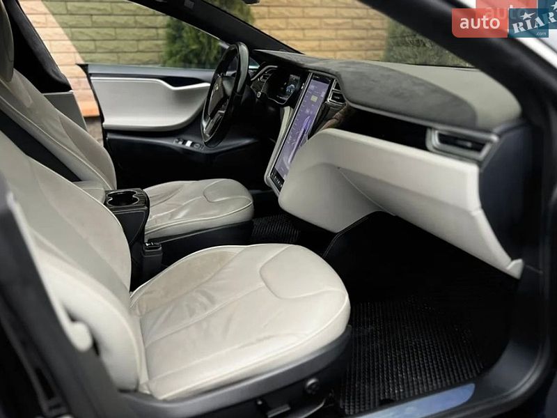 Лифтбек Tesla Model S 2014 в Виннице