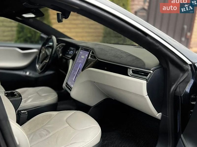 Лифтбек Tesla Model S 2014 в Виннице