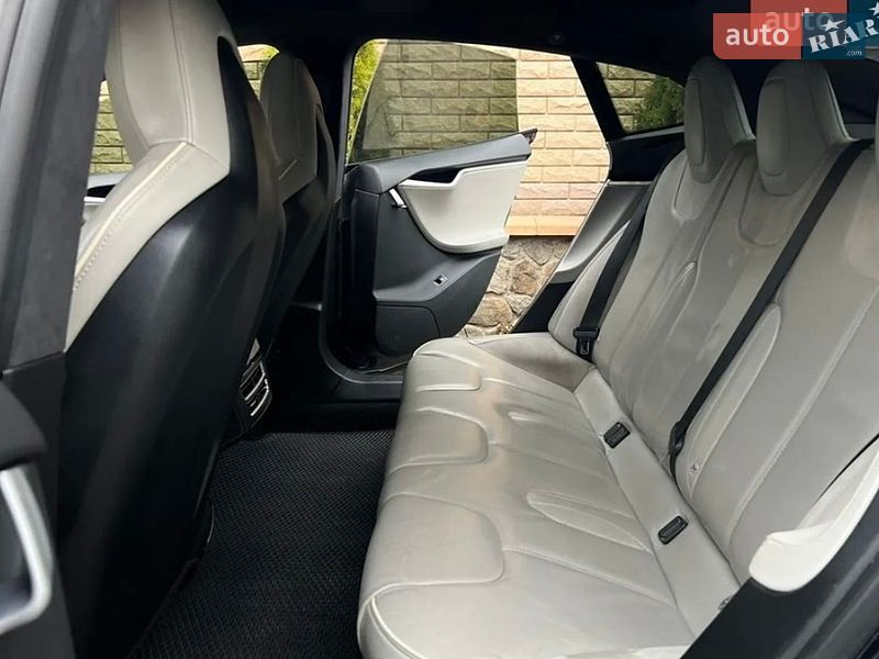 Лифтбек Tesla Model S 2014 в Виннице