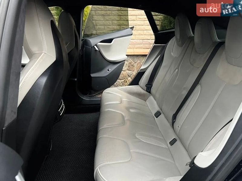 Лифтбек Tesla Model S 2014 в Виннице