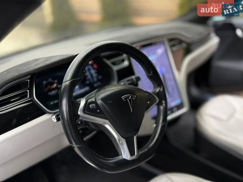 Лифтбек Tesla Model S 2014 в Виннице