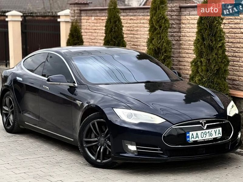 Лифтбек Tesla Model S 2014 в Виннице