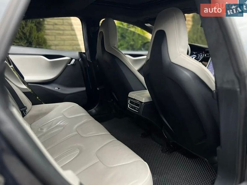 Лифтбек Tesla Model S 2014 в Виннице
