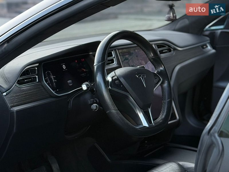 Ліфтбек Tesla Model S 2016 в Рівному