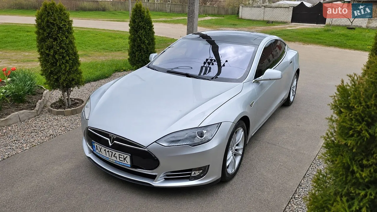 2014 Tesla Model S - мініатюра 2