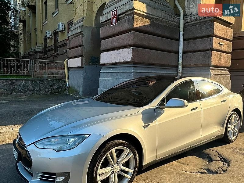 Tesla Model S 2013