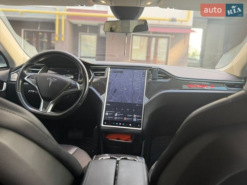 Ліфтбек Tesla Model S 2015 в Івано-Франківську