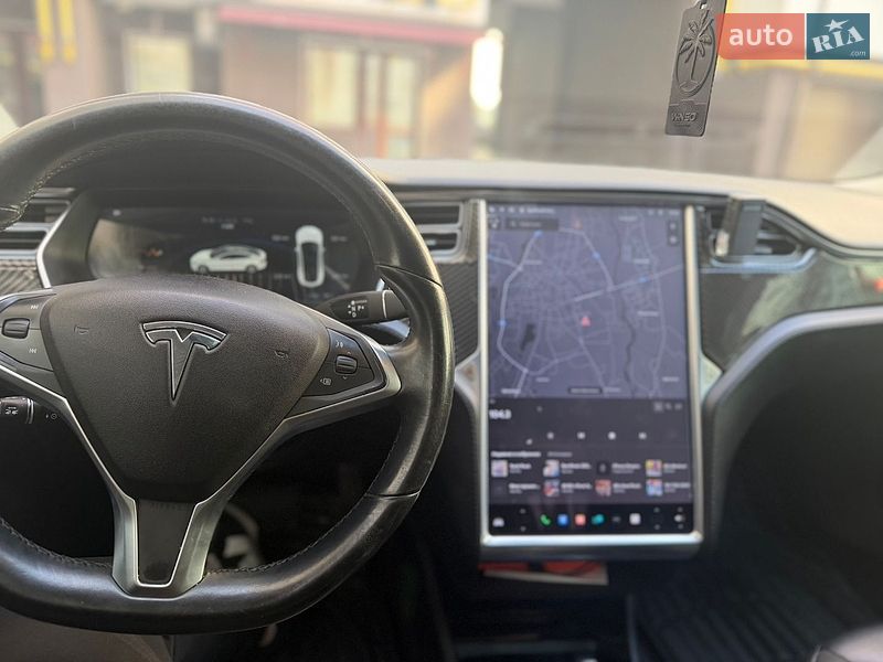 Ліфтбек Tesla Model S 2015 в Івано-Франківську