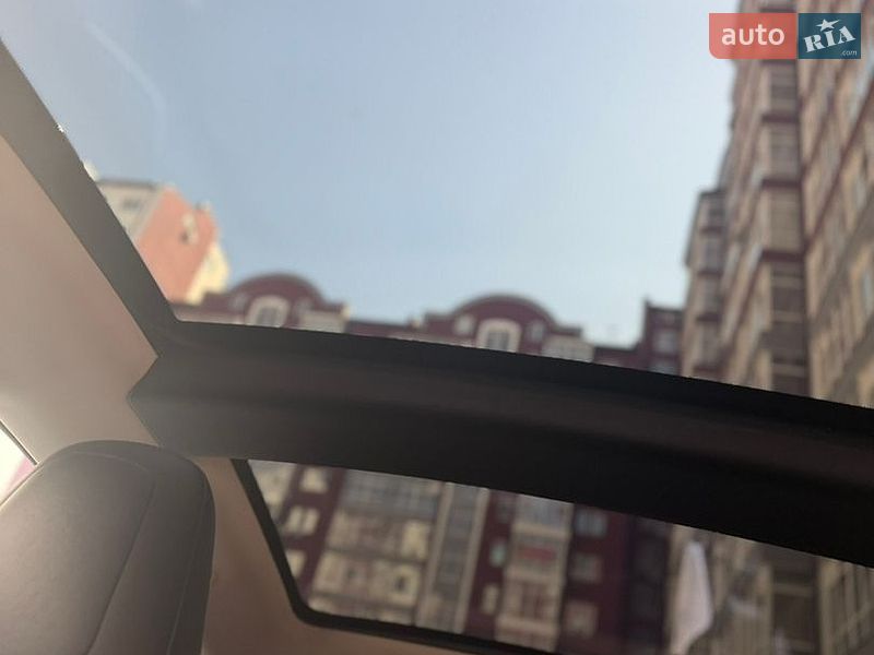 Ліфтбек Tesla Model S 2015 в Івано-Франківську