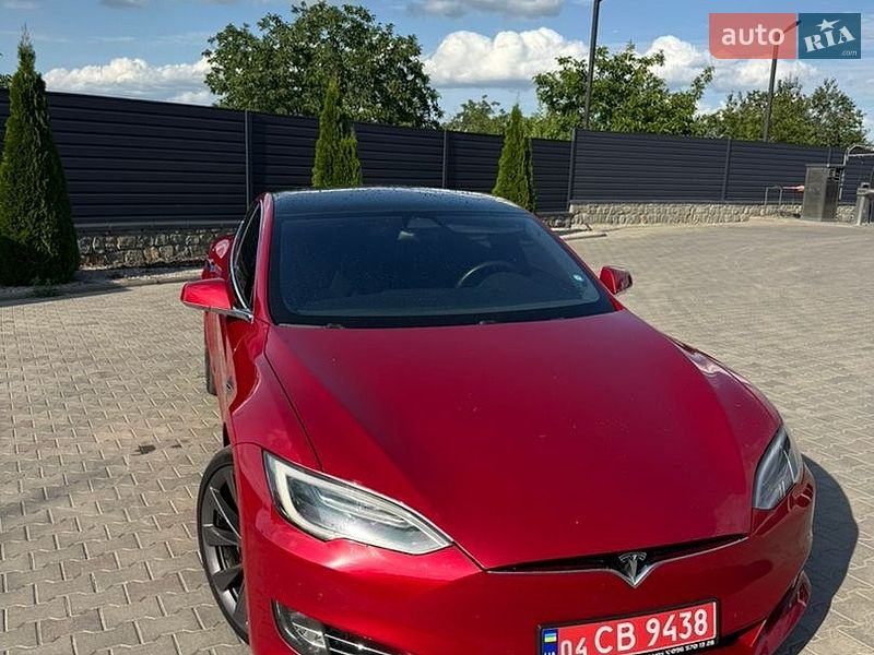 Лифтбек Tesla Model S 2020 в Умани
