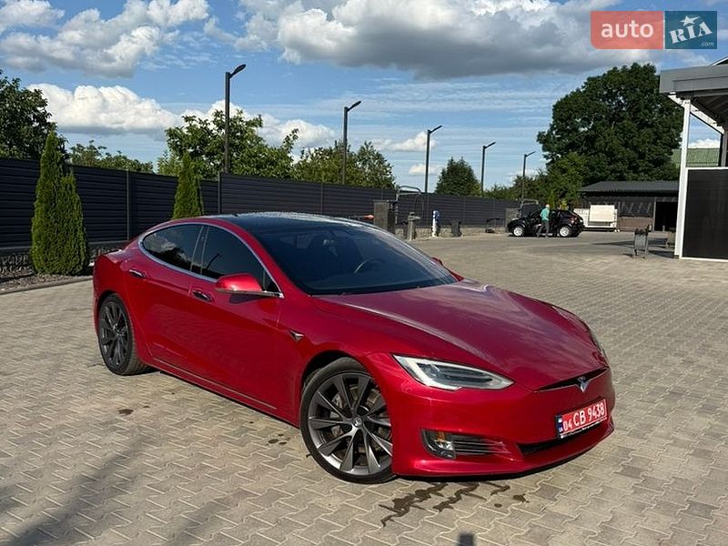 Лифтбек Tesla Model S 2020 в Умани