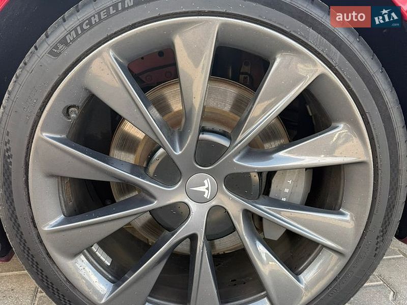 Лифтбек Tesla Model S 2020 в Умани