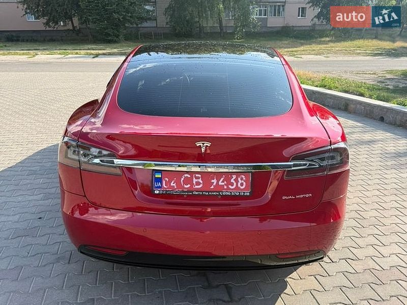 Лифтбек Tesla Model S 2020 в Умани