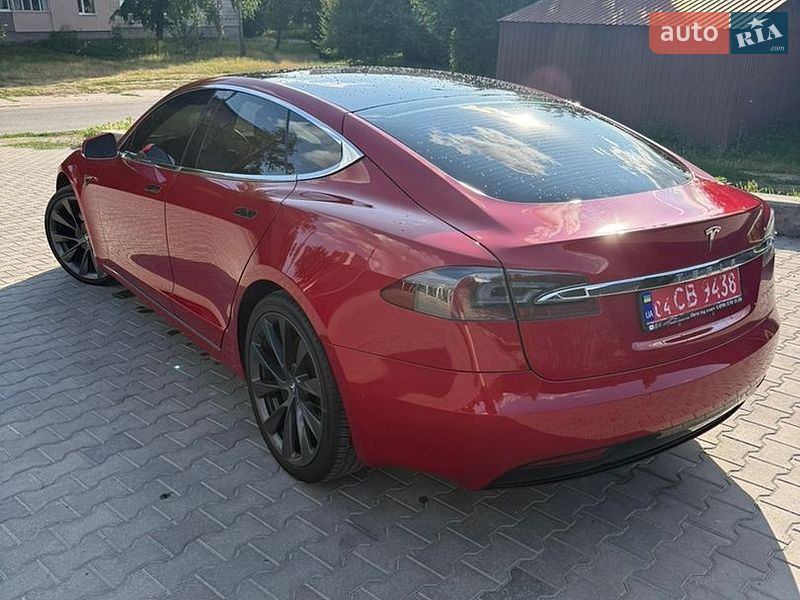 Лифтбек Tesla Model S 2020 в Умани