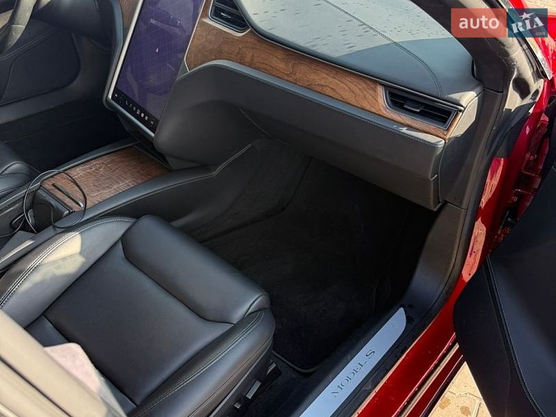 Лифтбек Tesla Model S 2020 в Умани