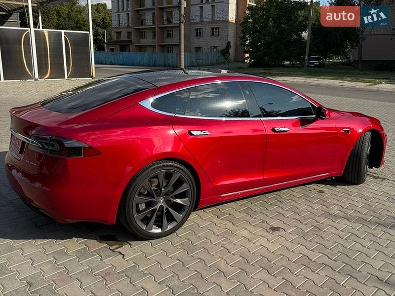 Лифтбек Tesla Model S 2020 в Умани