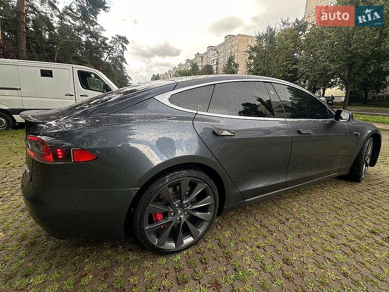 Лифтбек Tesla Model S 2018 в Киеве фото 10 Лифтбек Tesla Model S 2018 в Киеве