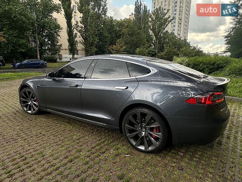 Лифтбек Tesla Model S 2018 в Киеве фото 3 Лифтбек Tesla Model S 2018 в Киеве