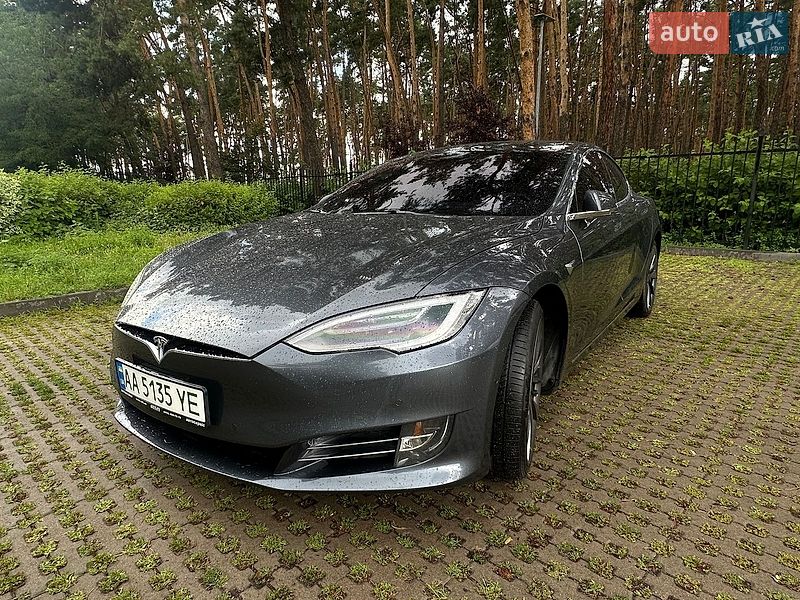 Лифтбек Tesla Model S 2018 в Киеве фото Лифтбек Tesla Model S 2018 в Киеве