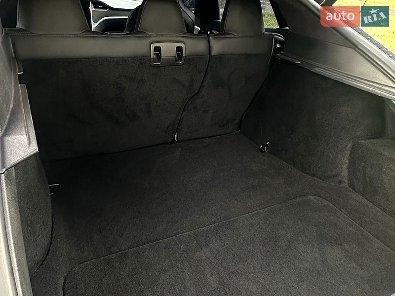 Лифтбек Tesla Model S 2018 в Киеве фото 58 Лифтбек Tesla Model S 2018 в Киеве