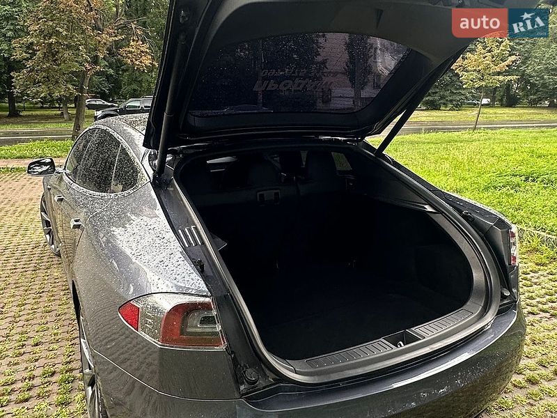 Лифтбек Tesla Model S 2018 в Киеве фото 16 Лифтбек Tesla Model S 2018 в Киеве