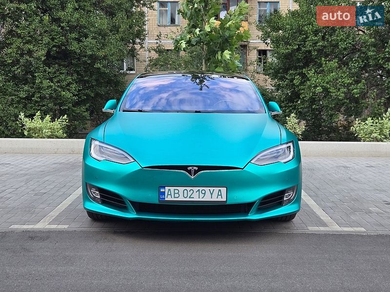 Лифтбек Tesla Model S 2018 в Киеве