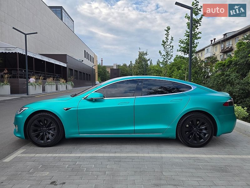 Лифтбек Tesla Model S 2018 в Киеве