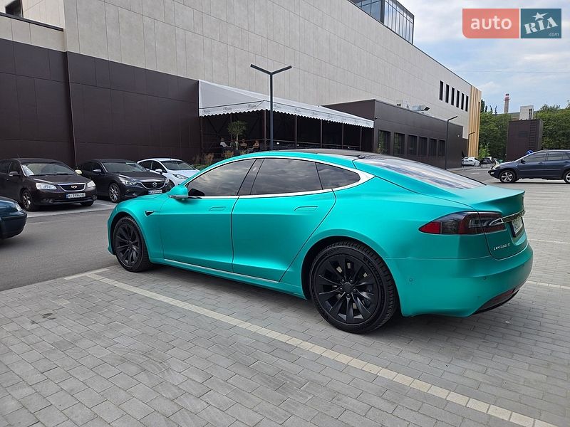 Лифтбек Tesla Model S 2018 в Киеве
