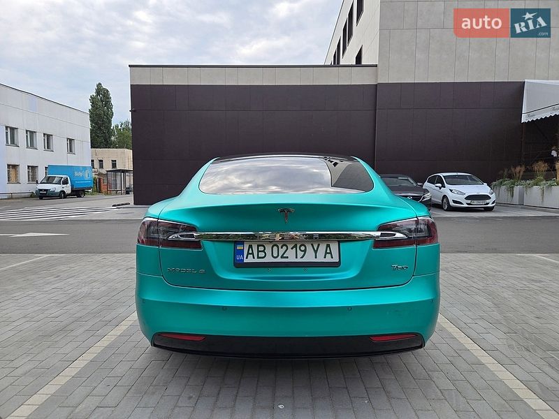 Лифтбек Tesla Model S 2018 в Киеве