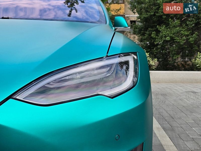 Лифтбек Tesla Model S 2018 в Киеве