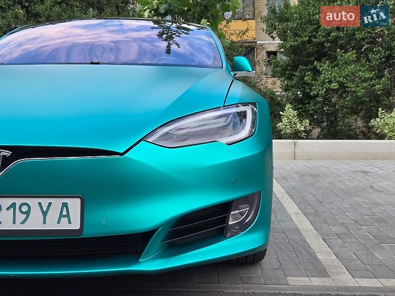 Лифтбек Tesla Model S 2018 в Киеве
