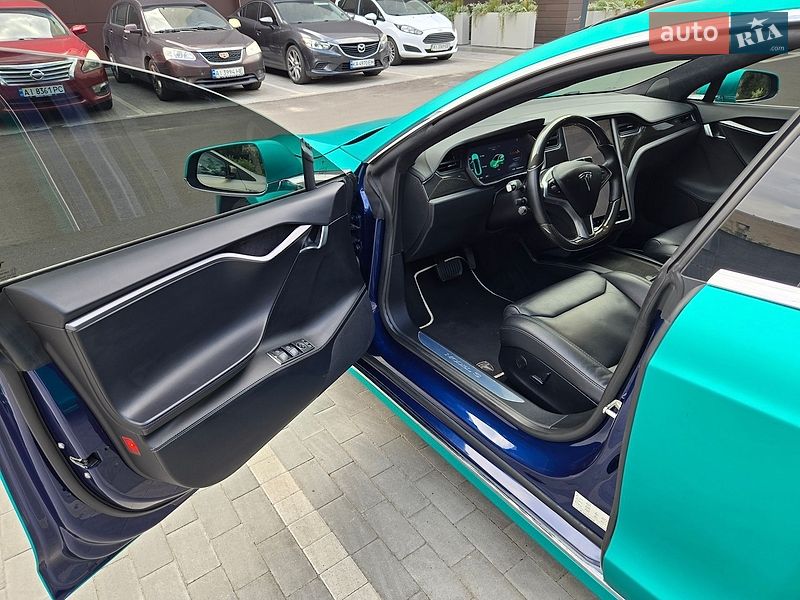 Лифтбек Tesla Model S 2018 в Киеве