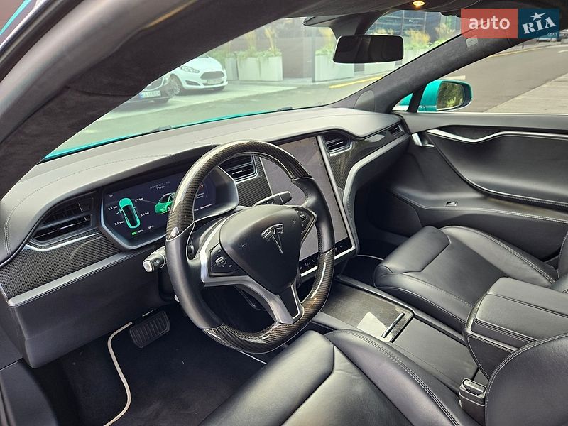 Лифтбек Tesla Model S 2018 в Киеве