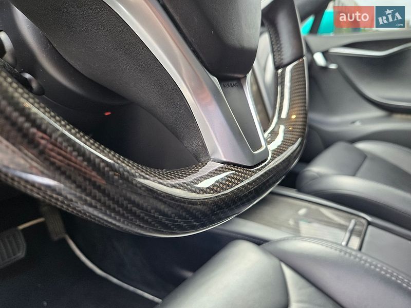 Лифтбек Tesla Model S 2018 в Киеве