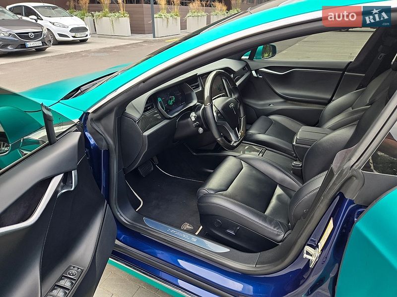 Лифтбек Tesla Model S 2018 в Киеве