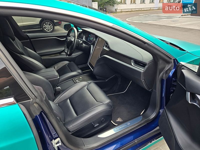 Лифтбек Tesla Model S 2018 в Киеве