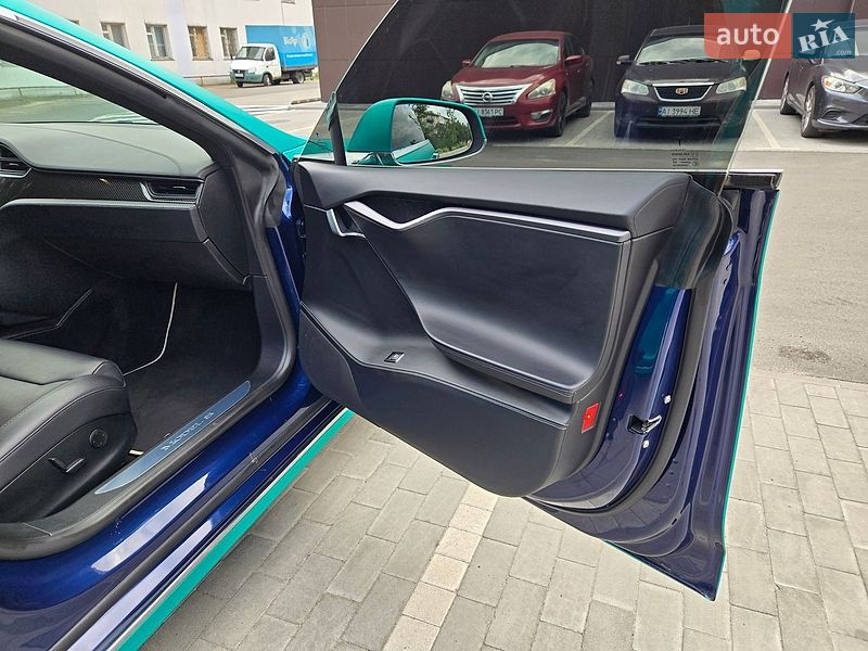 Лифтбек Tesla Model S 2018 в Киеве