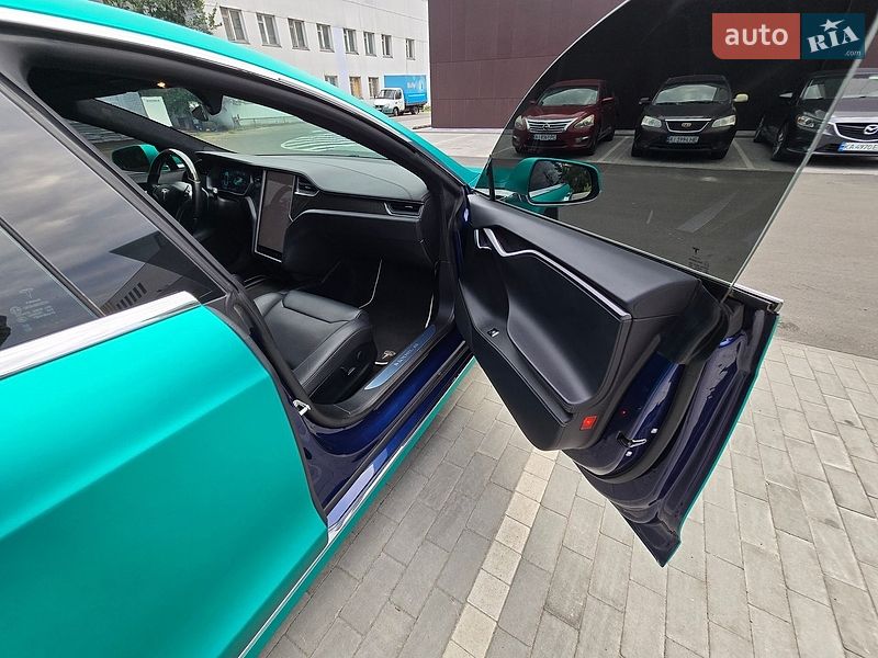 Лифтбек Tesla Model S 2018 в Киеве