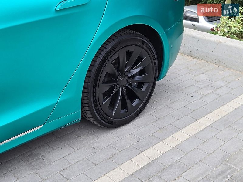 Лифтбек Tesla Model S 2018 в Киеве