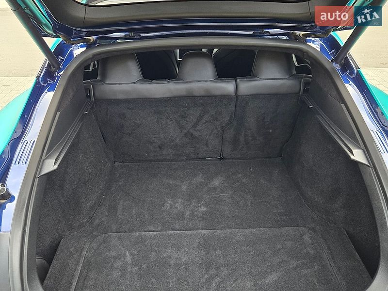 Лифтбек Tesla Model S 2018 в Киеве