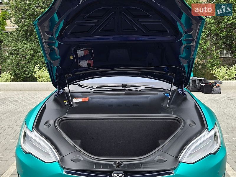 Лифтбек Tesla Model S 2018 в Киеве