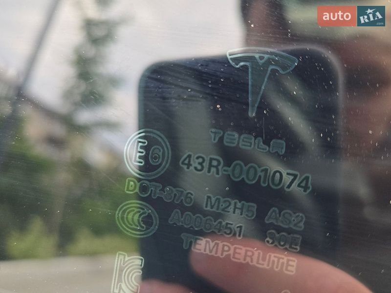 Лифтбек Tesla Model S 2018 в Киеве